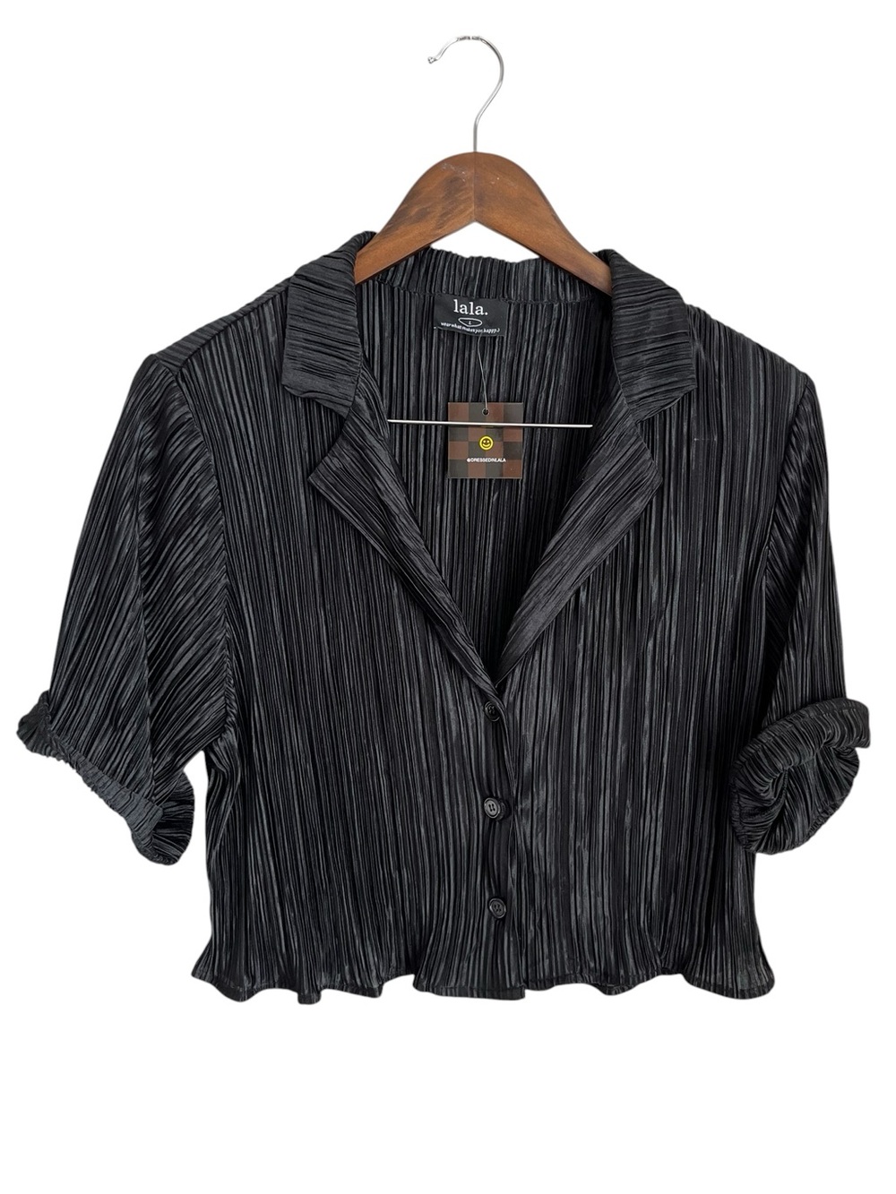 Dressed in LALA Plisse Button Down Crop Shirt Black Size Large NEW NWT